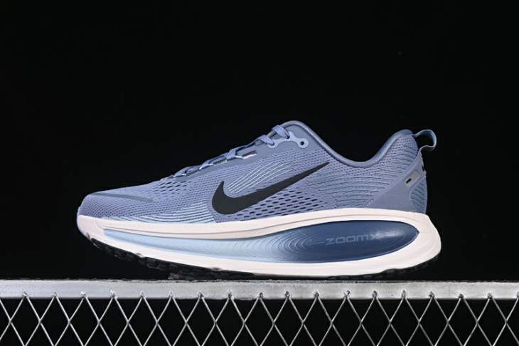 Picture of Nike Vomero 18 _SKUfw20772097575845931fw